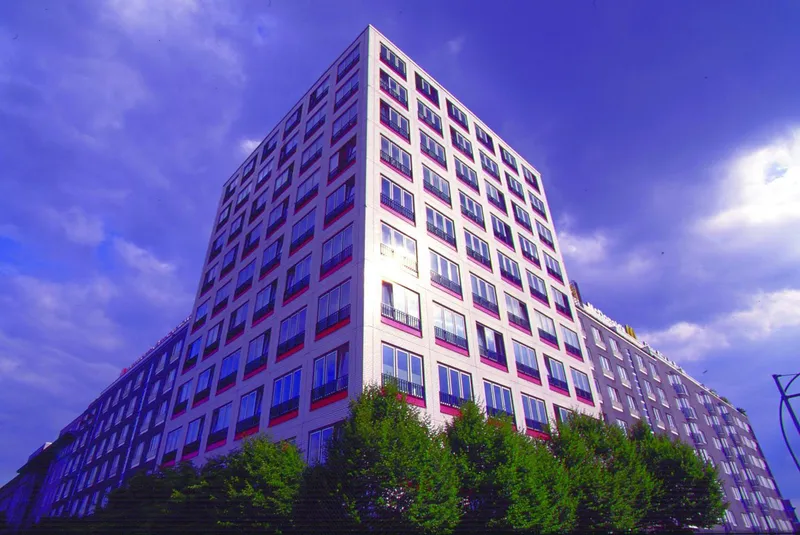 3- Zimmer - Wohnung Nähe Potsdamer Platz / WBS 100 besonderer Wohnbedarf erforderlich !!! — photo 1